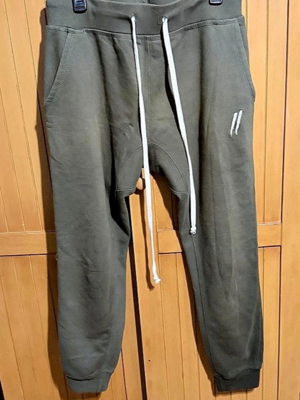 Menās Sworn to us Olive green Jogger Sweatpants Size Medium